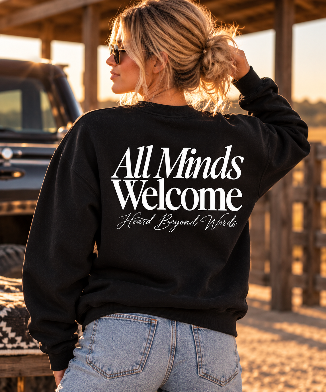 All Minds Welcome Graphic Crewneck - Black